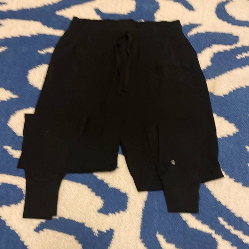 Nununu women’s sweatpants